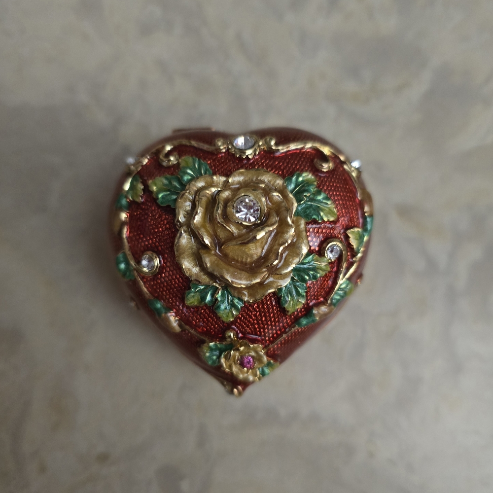 The San Francisco Music Box Company Heart Trinket Music Box!